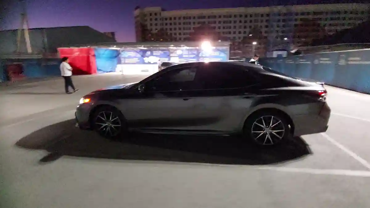 Toyota Camry 2021 года за 13 000 000 тг. в Шымкент