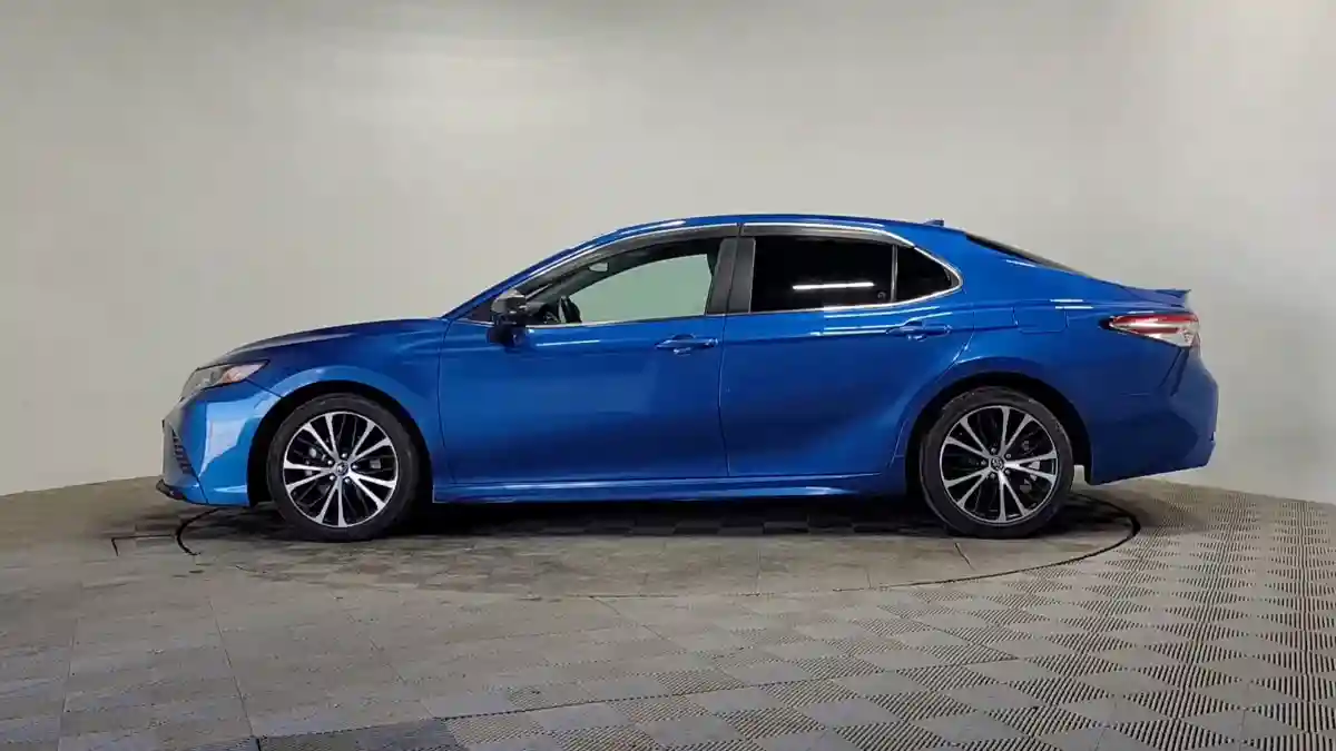 Toyota Camry 2020 года за 9 990 000 тг. в Алматы