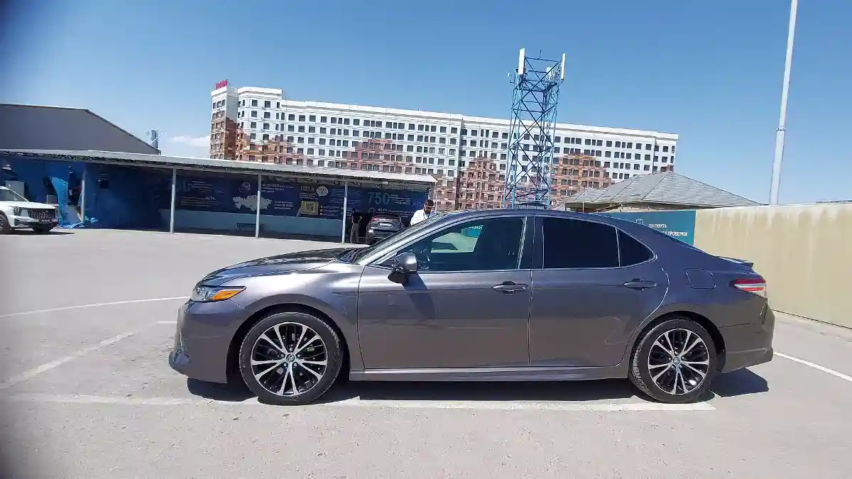 Toyota Camry 2020 года за 13 000 000 тг. в Шымкент