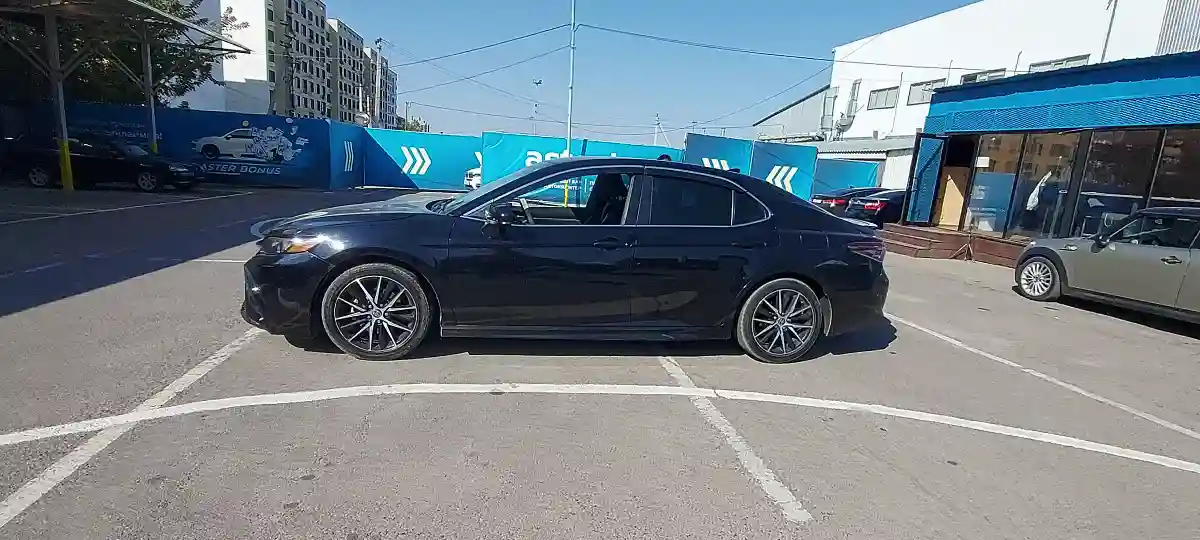 Toyota Camry 2020 года за 15 000 000 тг. в Алматы