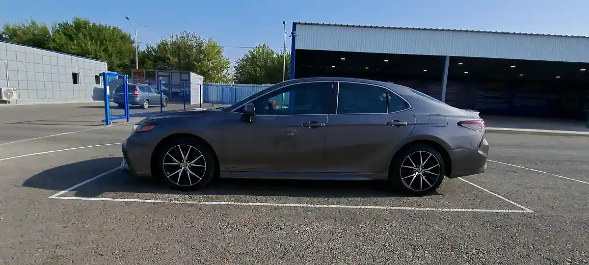 Toyota Camry 2021 года за 16 000 000 тг. в Шымкент