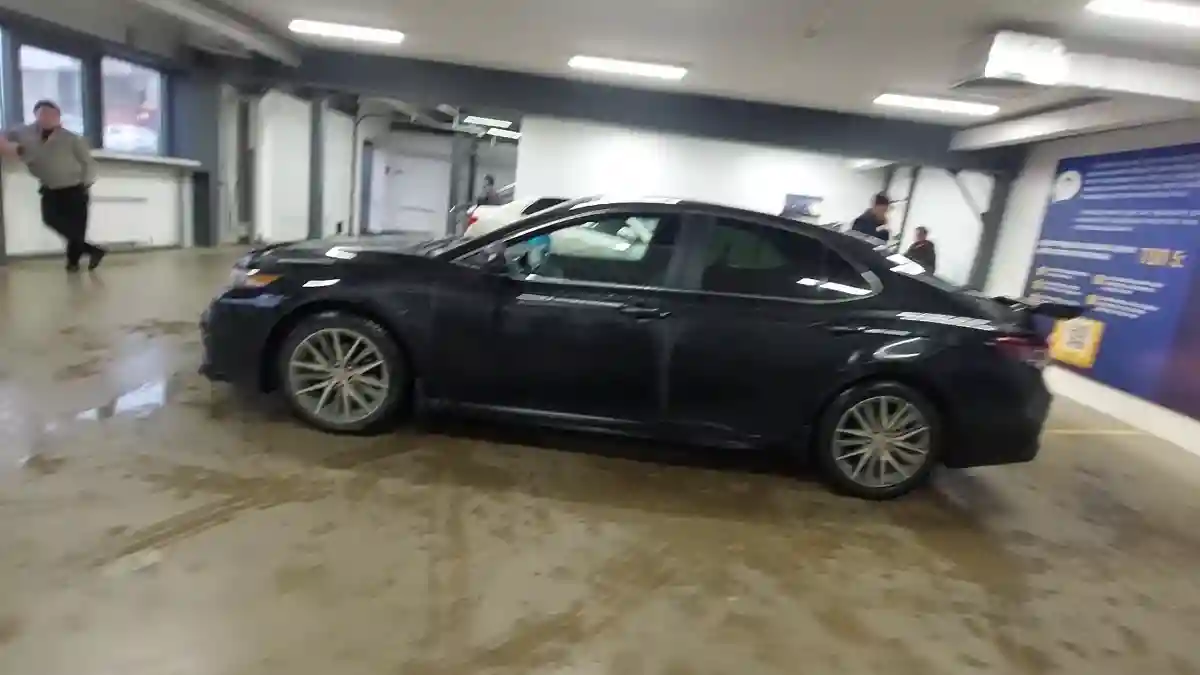 Toyota Camry 2021 года за 10 500 000 тг. в Астана