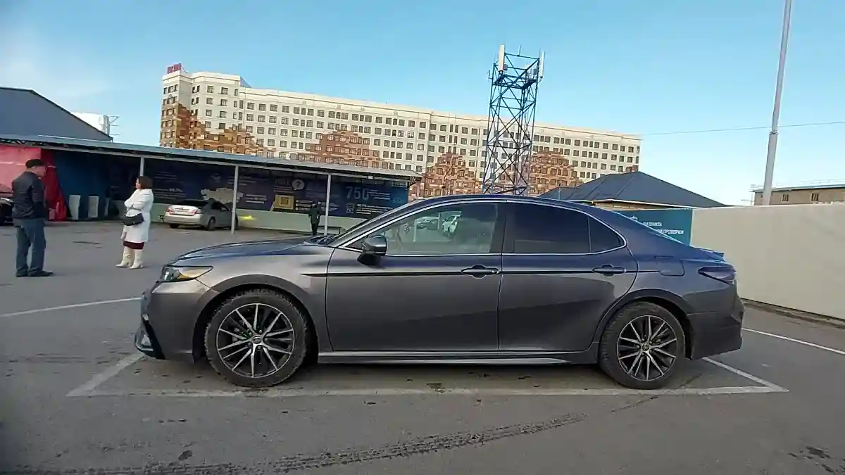 Toyota Camry 2021 года за 13 500 000 тг. в Шымкент