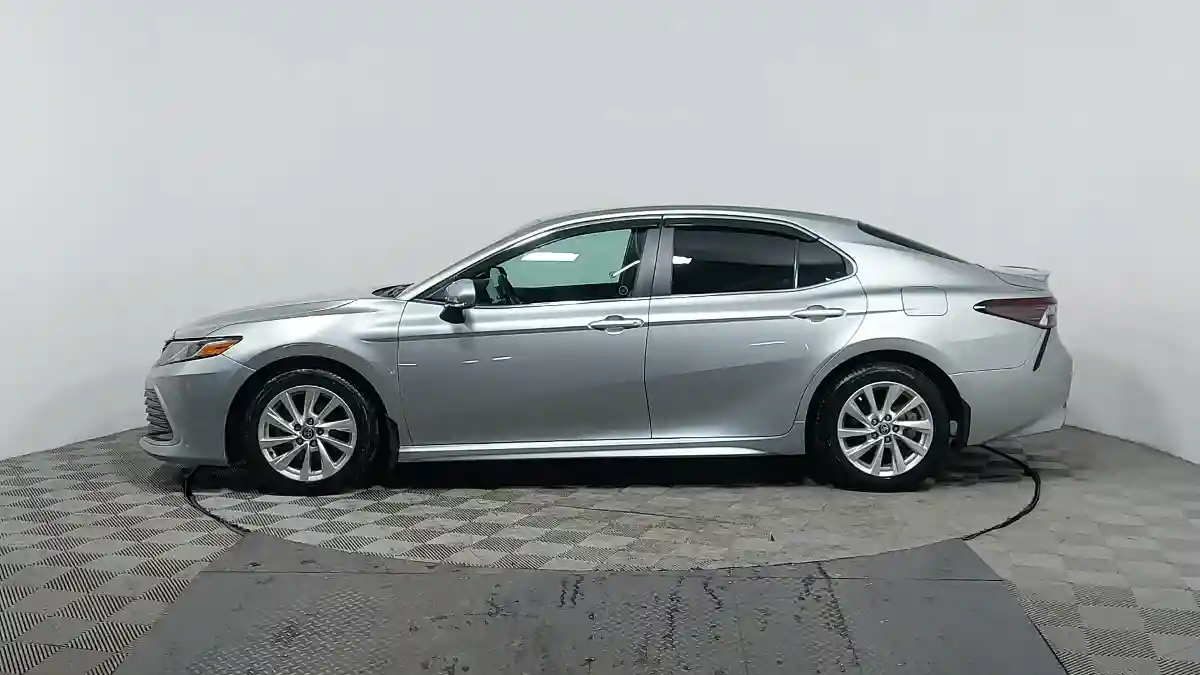 Toyota Camry 2021 года за 11 290 000 тг. в Астана