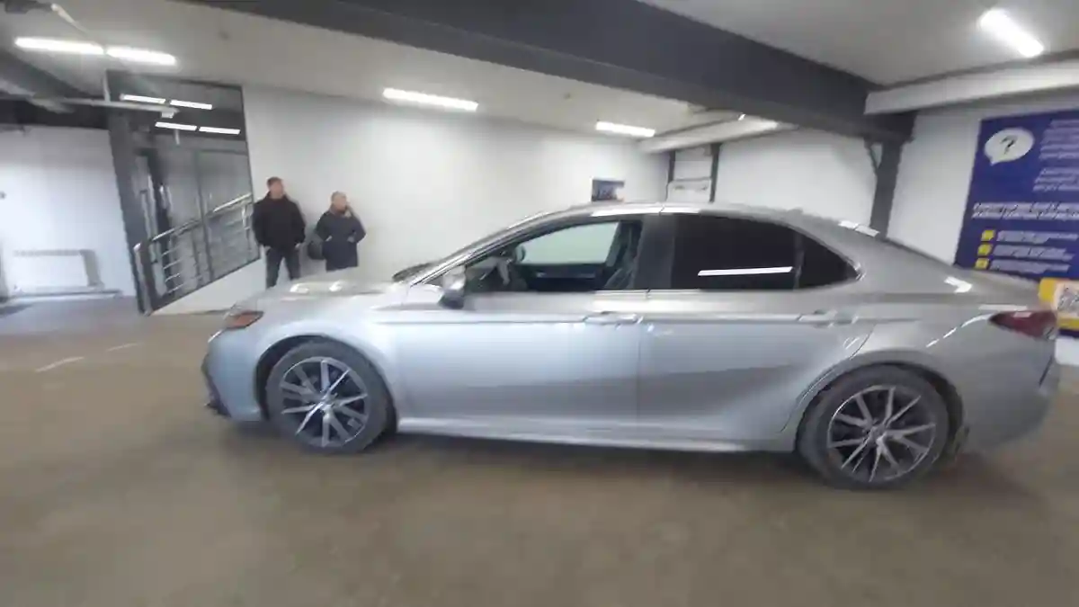 Toyota Camry 2021 года за 12 500 000 тг. в Астана