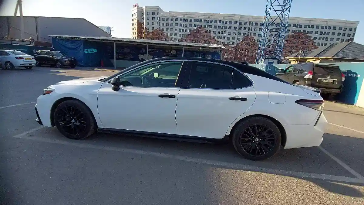 Toyota Camry 2022 года за 13 500 000 тг. в Шымкент