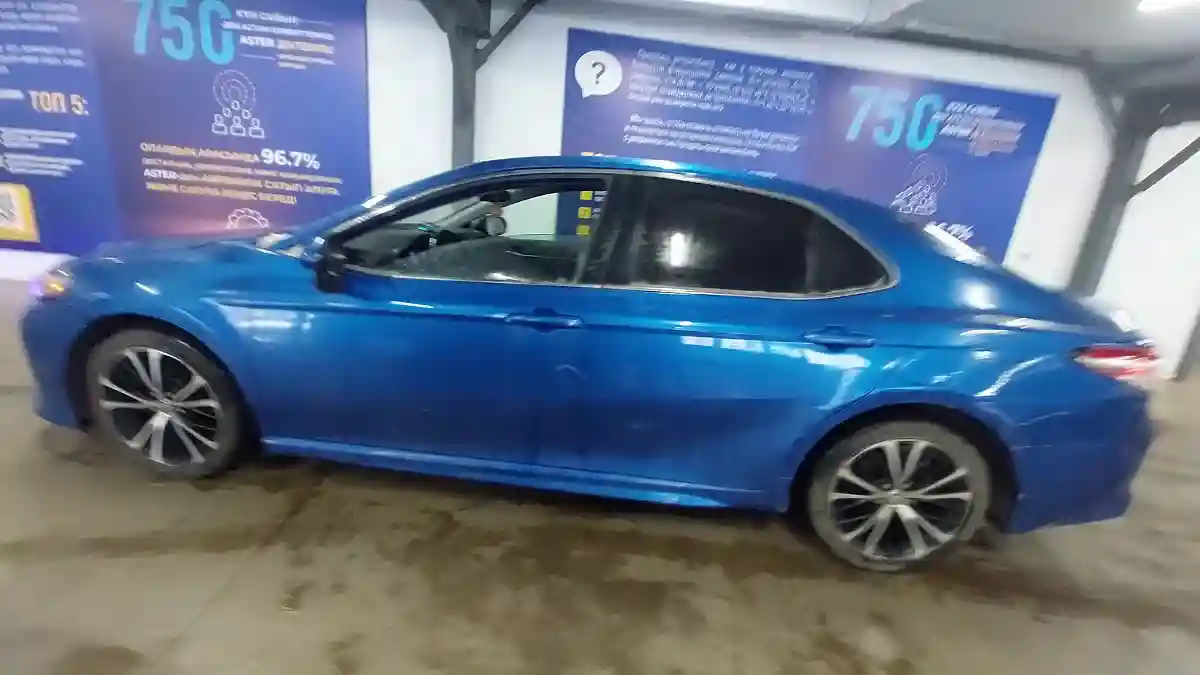 Toyota Camry 2020 года за 7 180 000 тг. в Астана