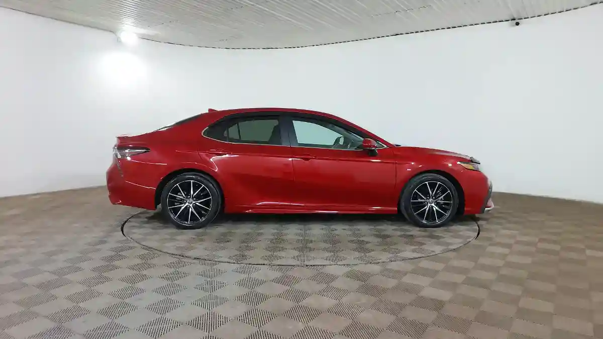 Toyota Camry 2021 года за 12 990 000 тг. в Шымкент