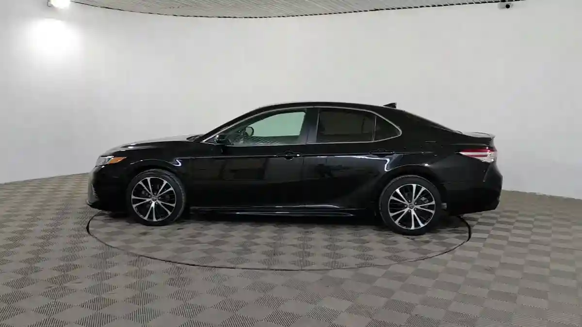 Toyota Camry 2019 года за 11 590 000 тг. в Шымкент