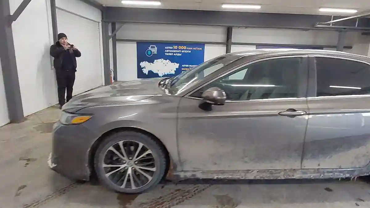 Toyota Camry 2020 года за 13 000 000 тг. в Астана