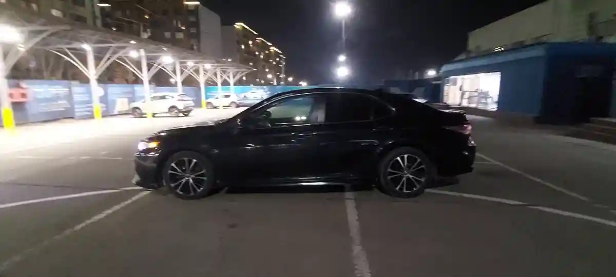 Toyota Camry 2020 года за 11 000 000 тг. в Алматы