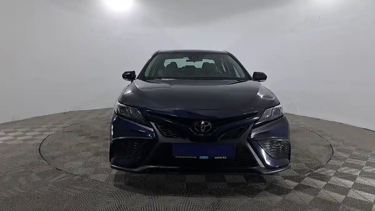 Toyota Camry 2022 года за 14 900 000 тг. в Павлодар