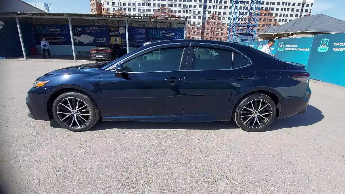 Toyota Camry 2021 года за 13 000 000 тг. в Шымкент