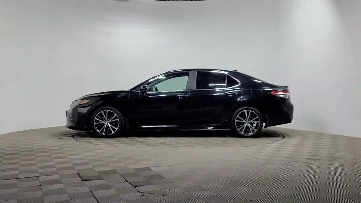 Toyota Camry 2020 года за 12 300 000 тг. в Алматы