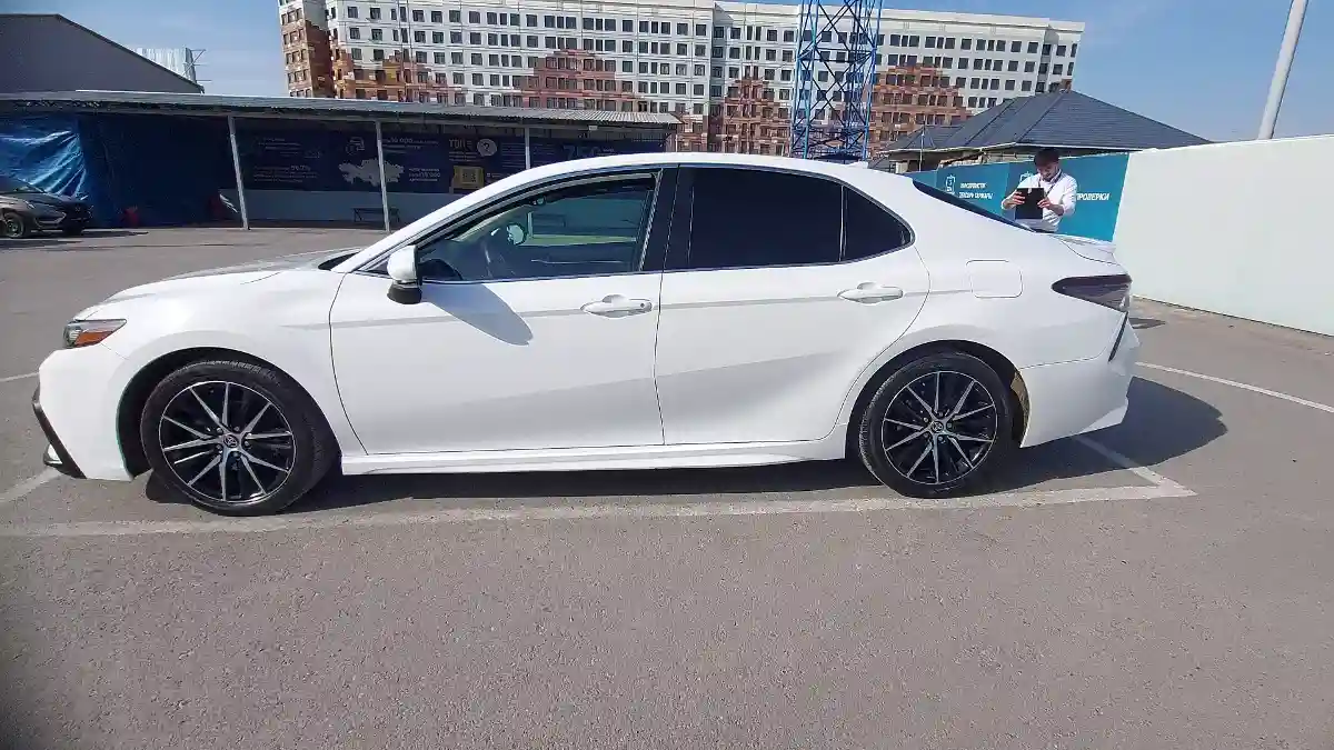 Toyota Camry 2021 года за 14 000 000 тг. в Шымкент