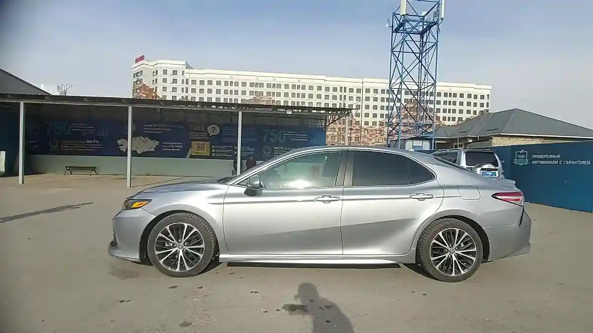 Toyota Camry 2020 года за 13 000 000 тг. в Шымкент