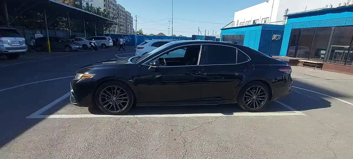Toyota Camry 2021 года за 11 000 000 тг. в Алматы