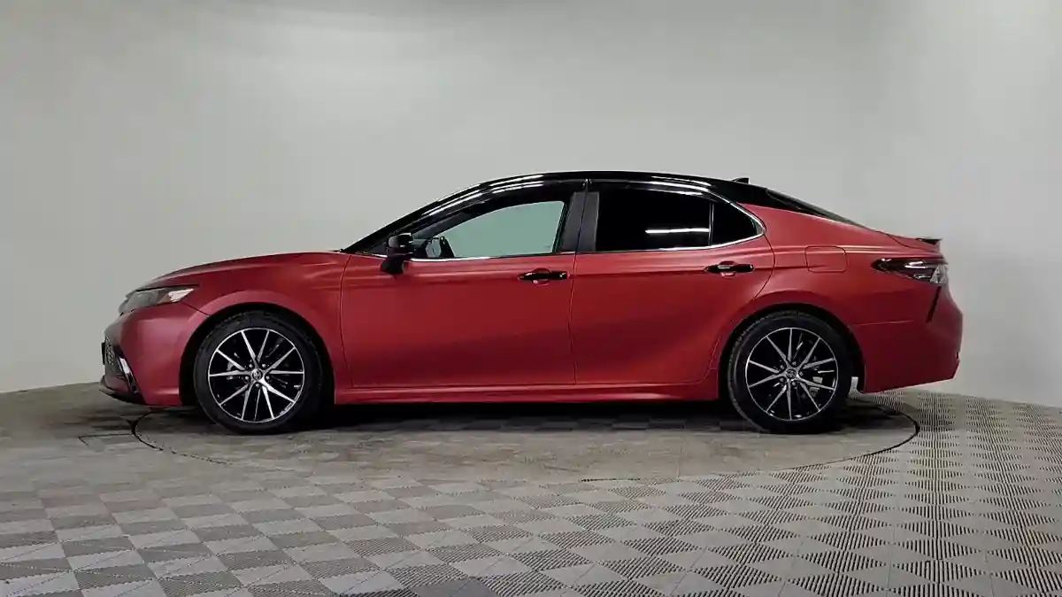 Toyota Camry 2021 года за 11 890 000 тг. в Алматы