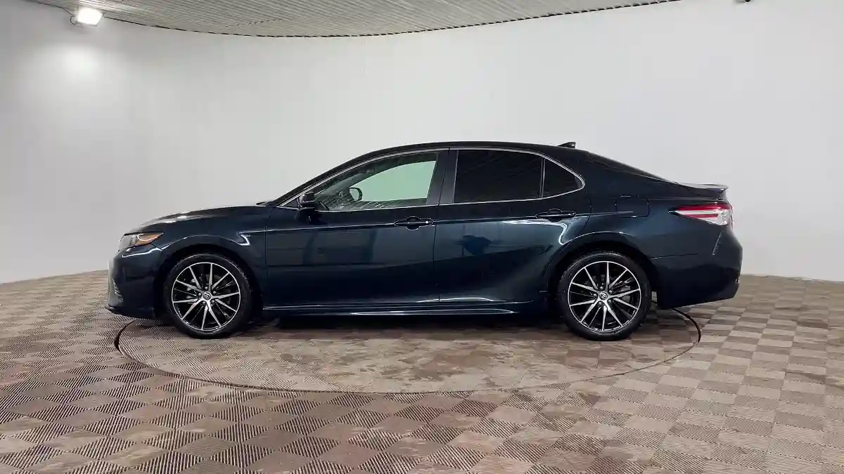 Toyota Camry 2020 года за 11 590 000 тг. в Шымкент