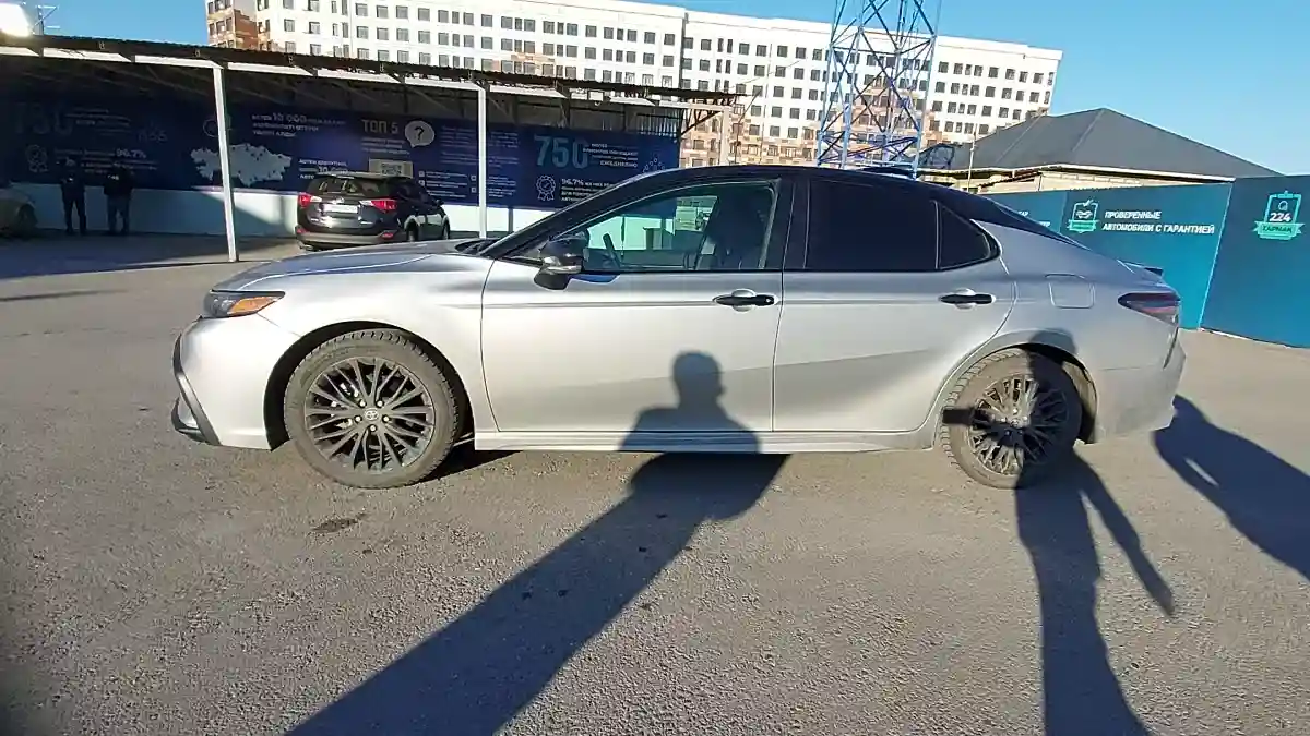 Toyota Camry 2022 года за 14 000 000 тг. в Шымкент