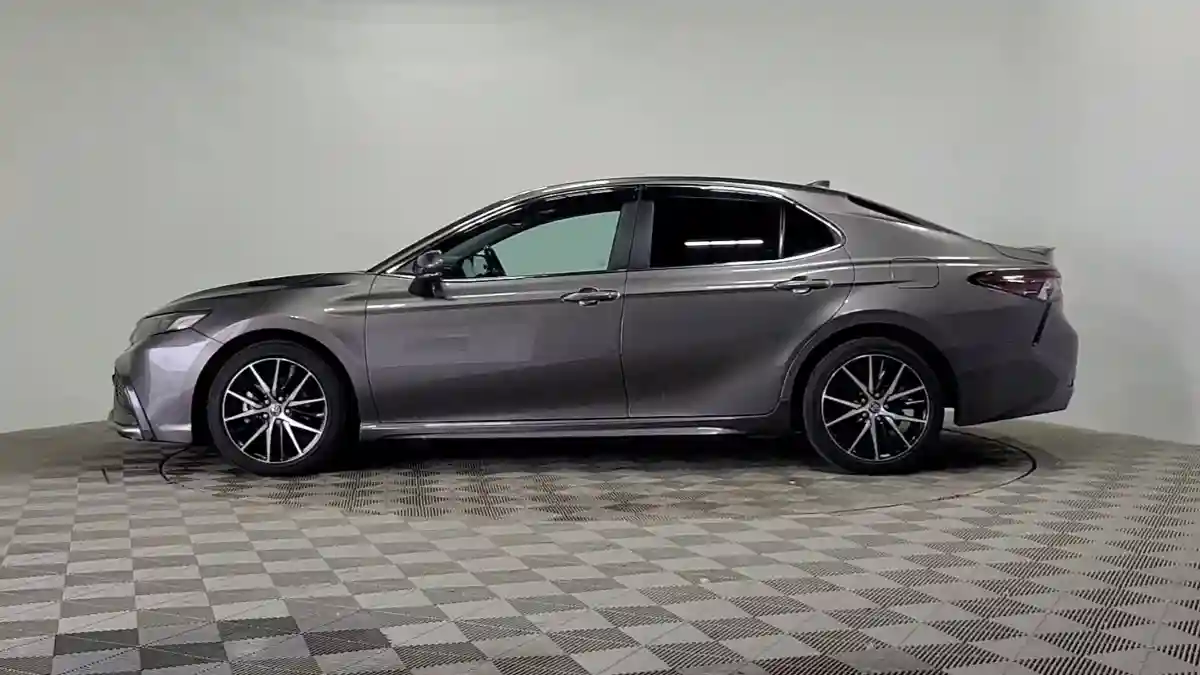 Toyota Camry 2022 года за 12 390 000 тг. в Алматы