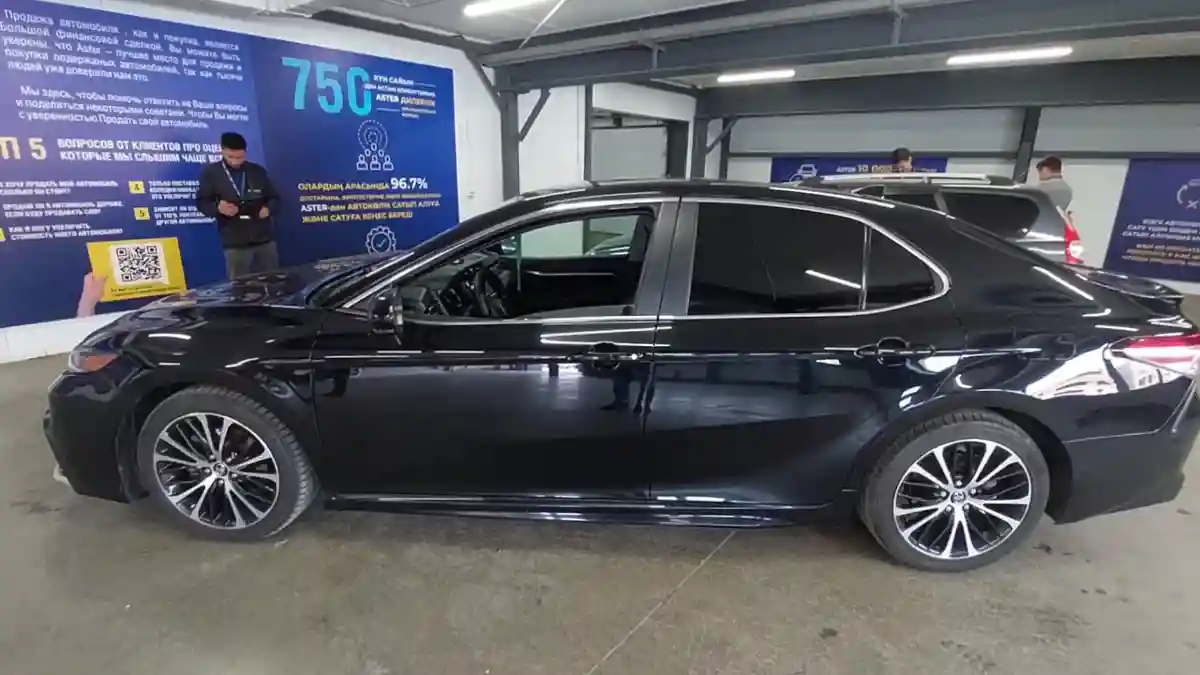 Toyota Camry 2019 года за 12 000 000 тг. в Астана