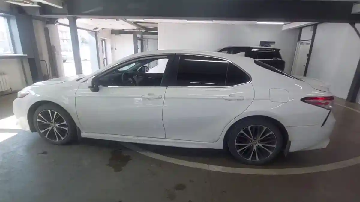 Toyota Camry 2020 года за 13 200 000 тг. в Астана