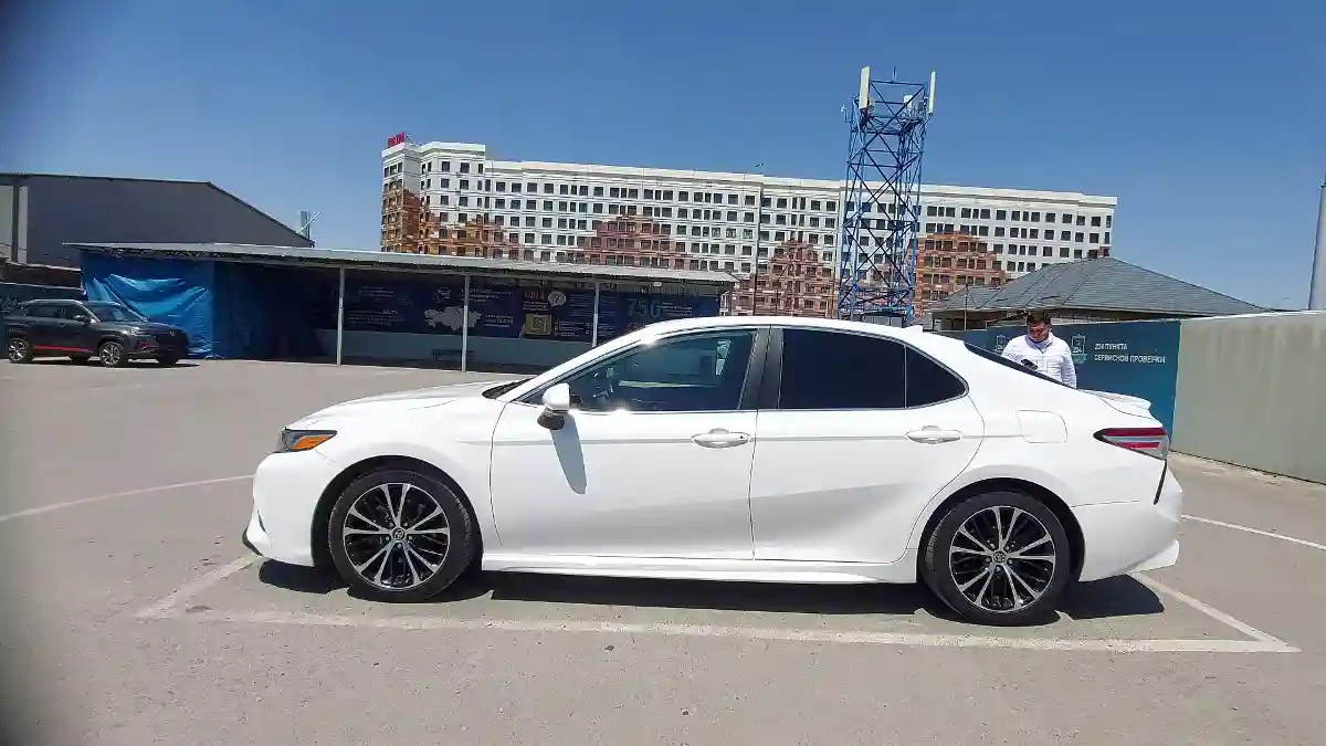 Toyota Camry 2020 года за 11 000 000 тг. в Шымкент
