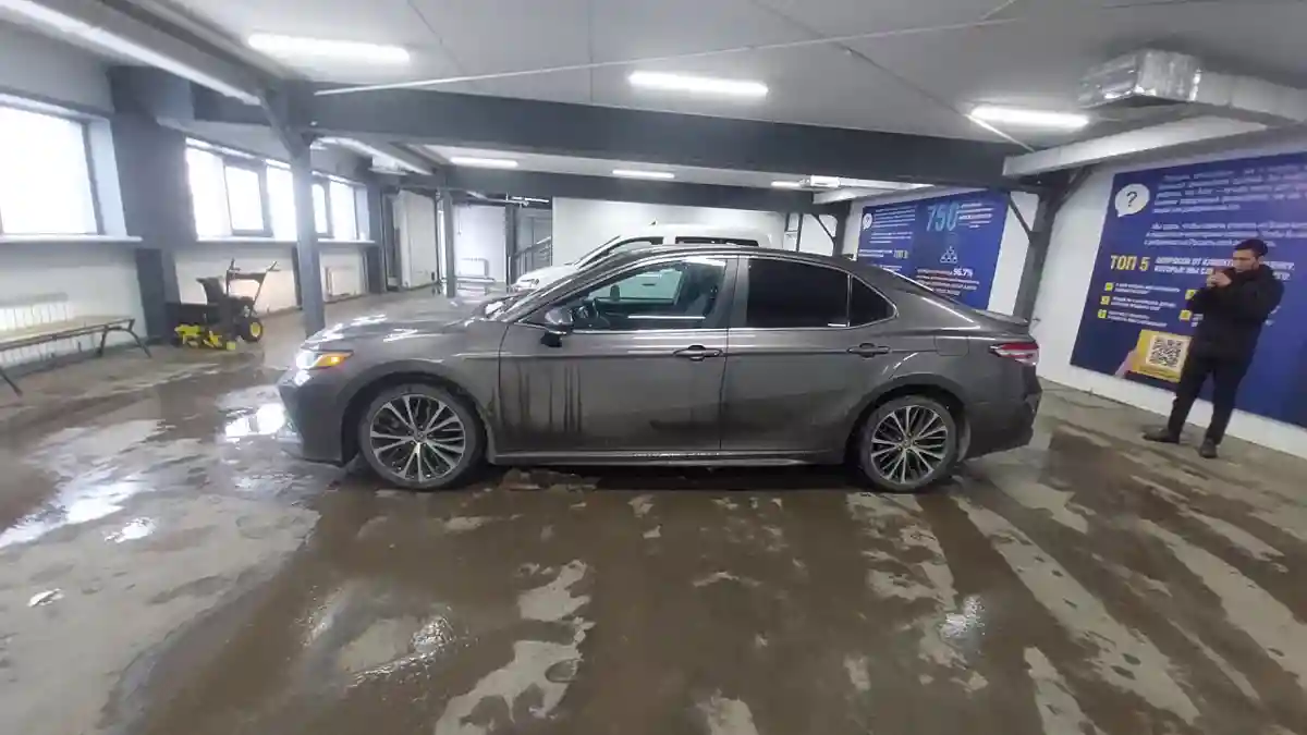 Toyota Camry 2020 года за 11 000 000 тг. в Астана