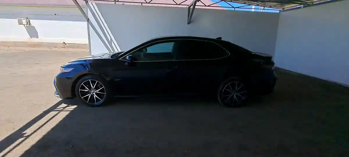 Toyota Camry 2021 года за 14 250 000 тг. в Кызылорда