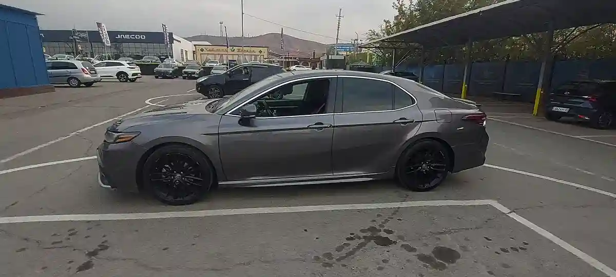 Toyota Camry 2021 года за 13 000 000 тг. в Алматы