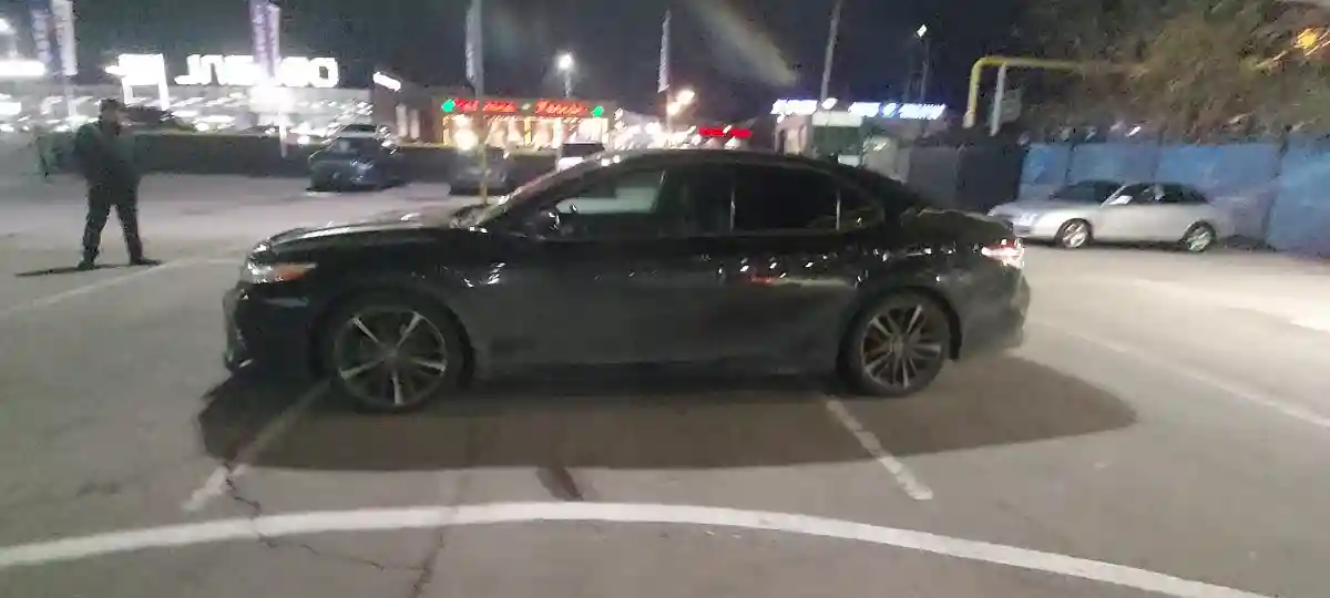 Toyota Camry 2020 года за 14 000 000 тг. в Алматы