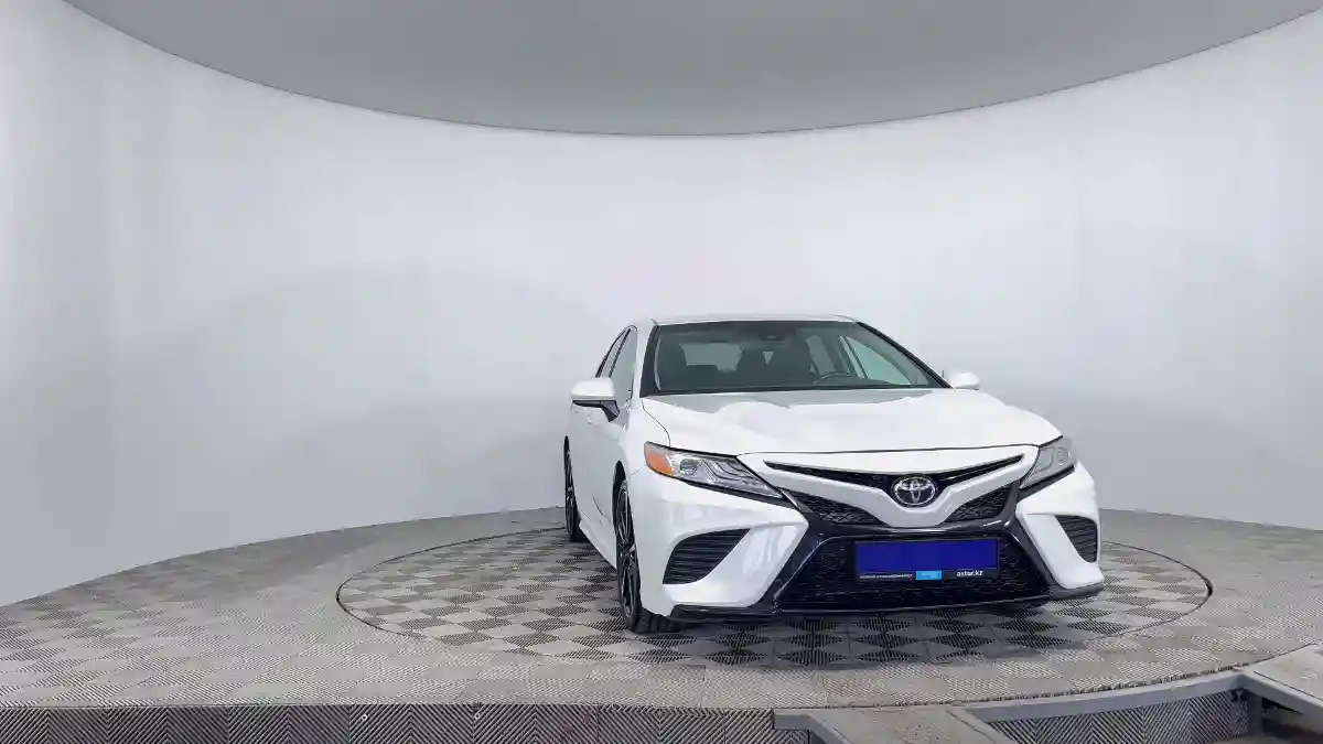 Toyota Camry 2020 года за 12 690 000 тг. в Караганда