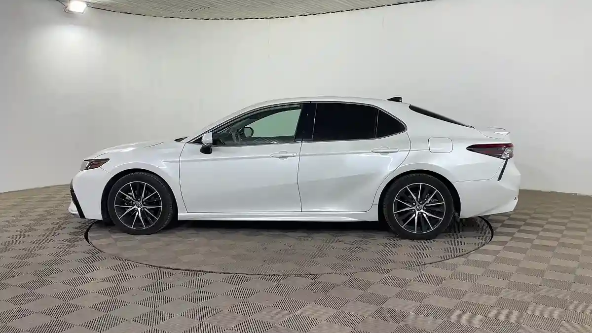 Toyota Camry 2021 года за 13 218 000 тг. в Шымкент