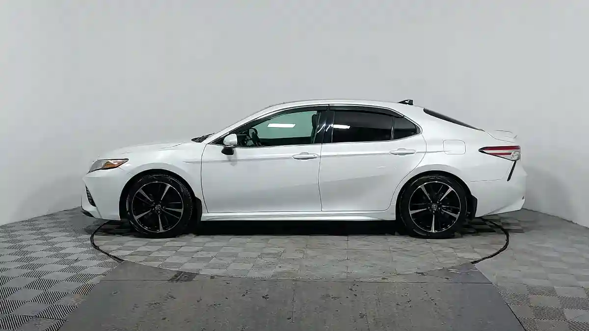 Toyota Camry 2019 года за 11 590 000 тг. в Астана