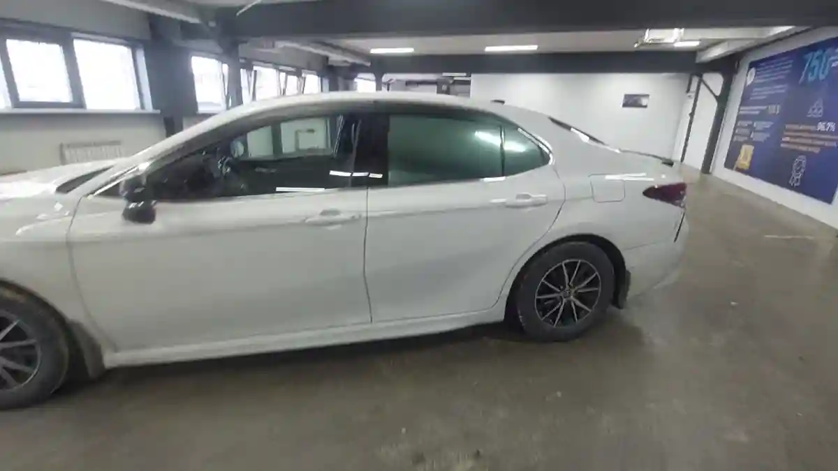 Toyota Camry 2021 года за 14 000 000 тг. в Астана
