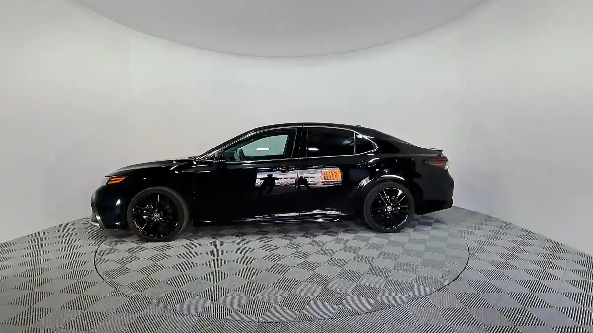 Toyota Camry 2021 года за 20 000 000 тг. в Астана