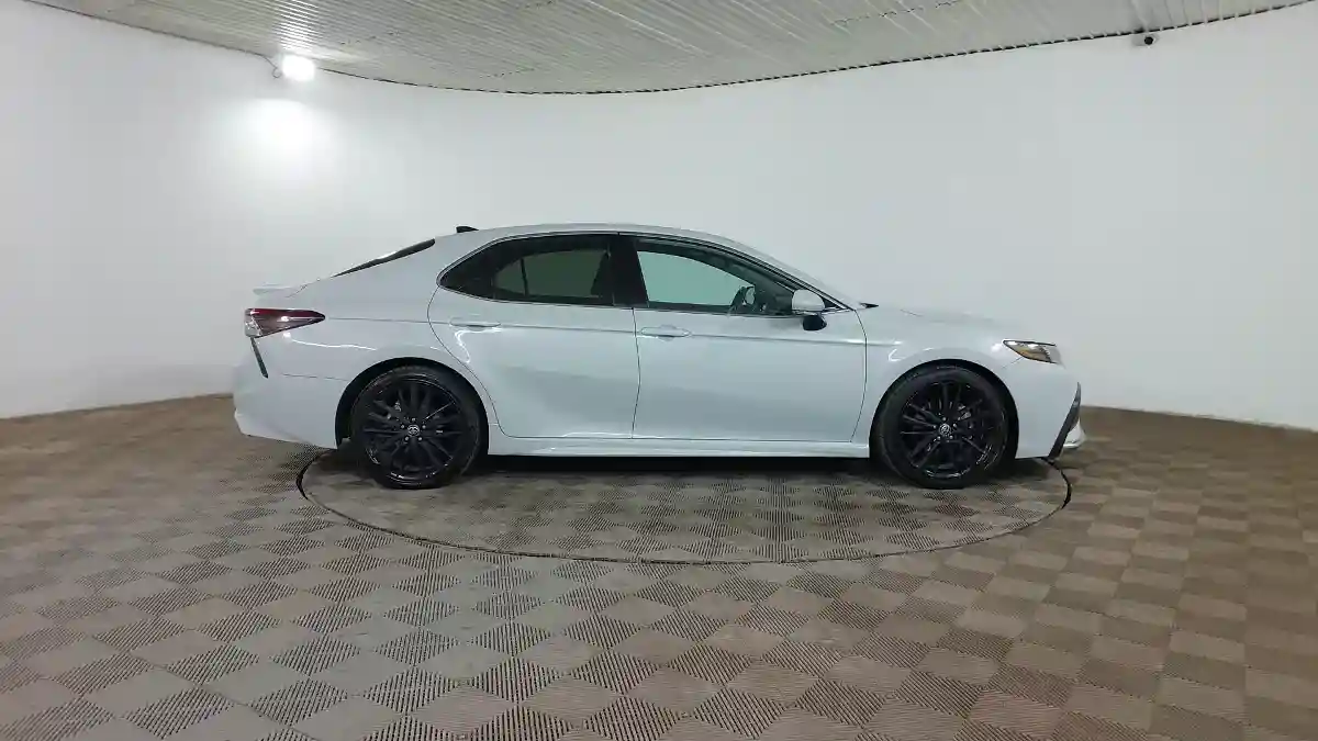 Toyota Camry 2022 года за 14 250 000 тг. в Шымкент