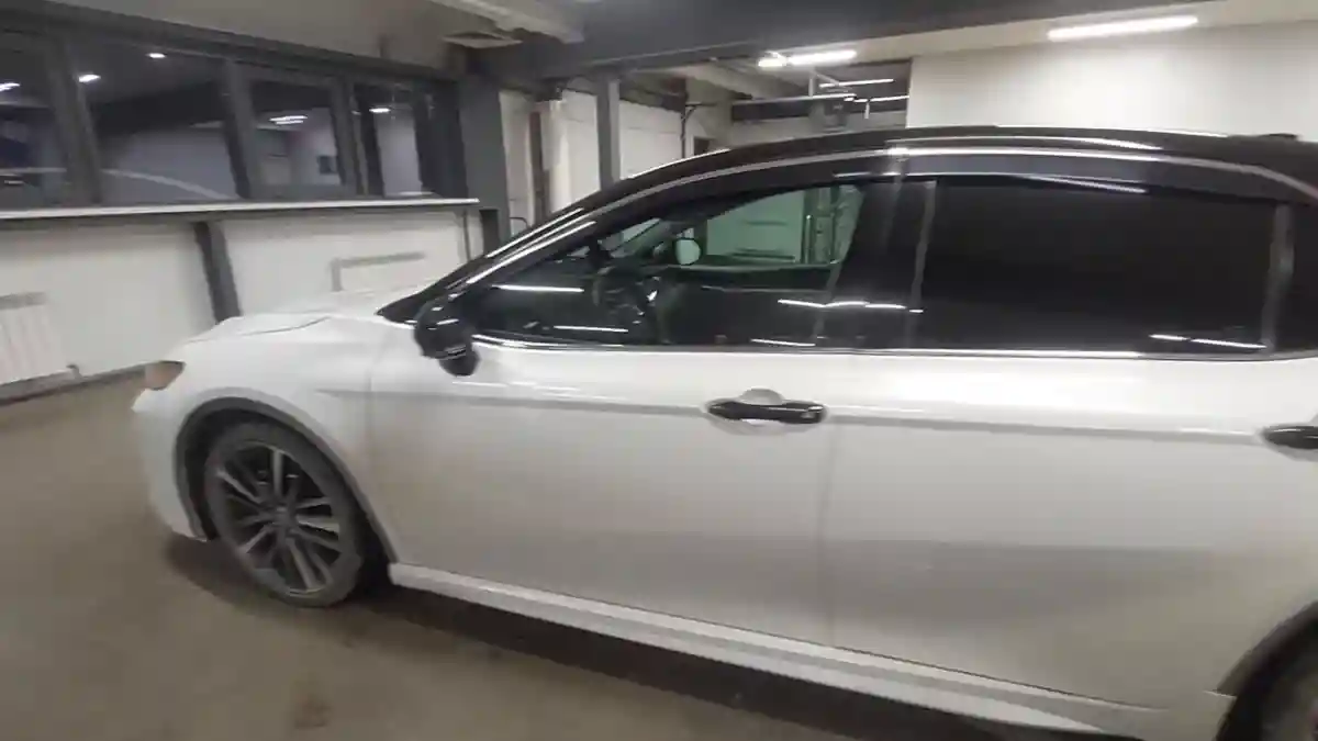 Toyota Camry 2020 года за 13 800 000 тг. в Астана