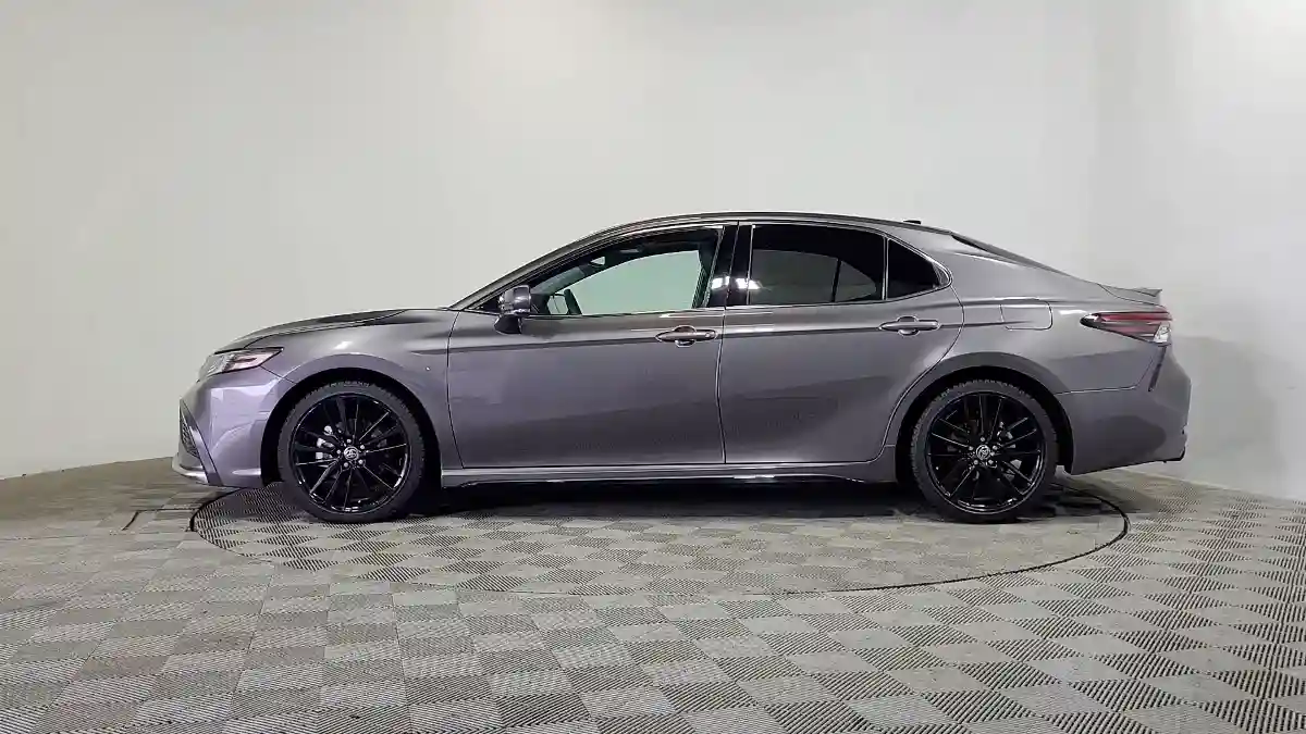 Toyota Camry 2022 года за 12 990 000 тг. в Алматы