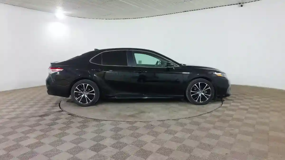 Toyota Camry 2019 года за 11 590 000 тг. в Шымкент