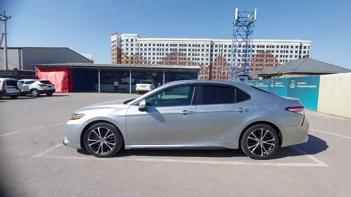 Toyota Camry 2020 года за 13 000 000 тг. в Шымкент