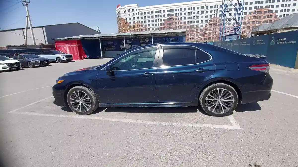 Toyota Camry 2020 года за 13 000 000 тг. в Шымкент