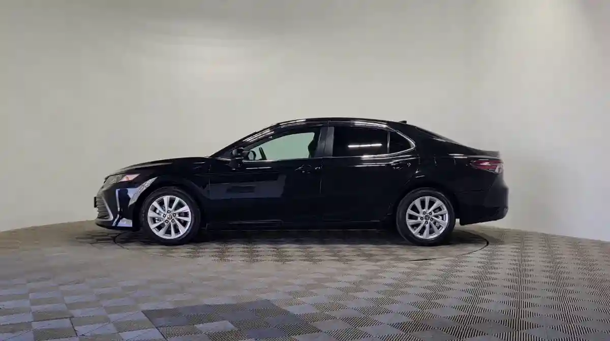 Toyota Camry 2023 года за 14 500 000 тг. в Алматы