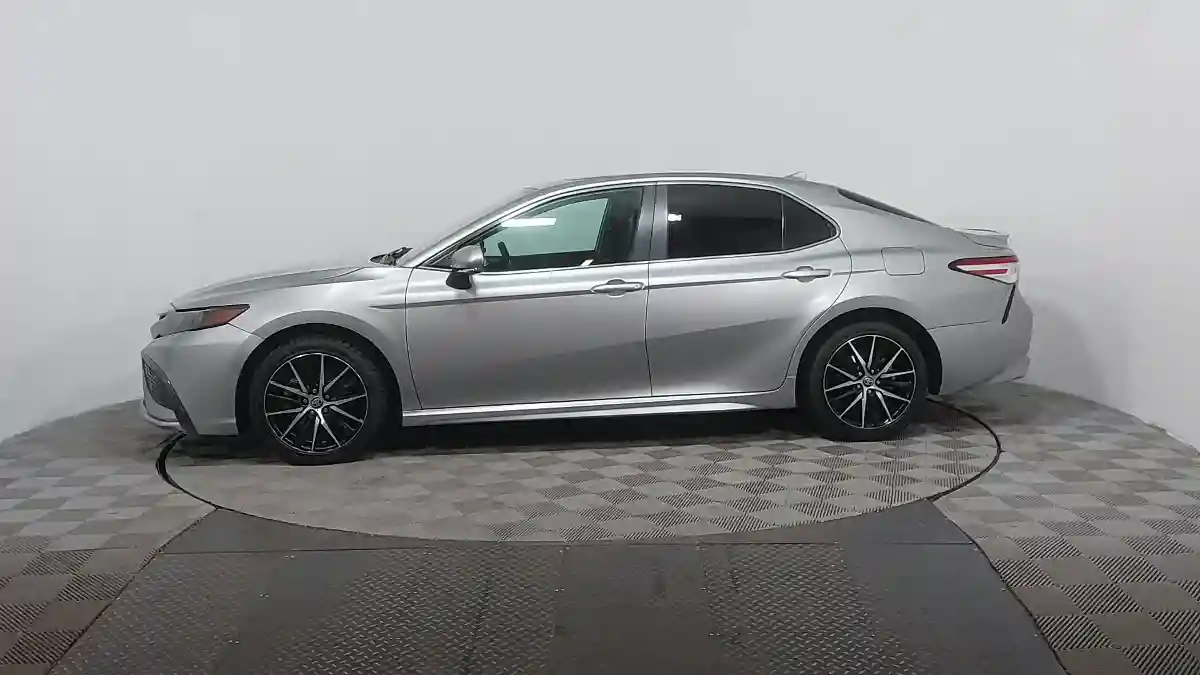 Toyota Camry 2022 года за 10 950 000 тг. в Астана