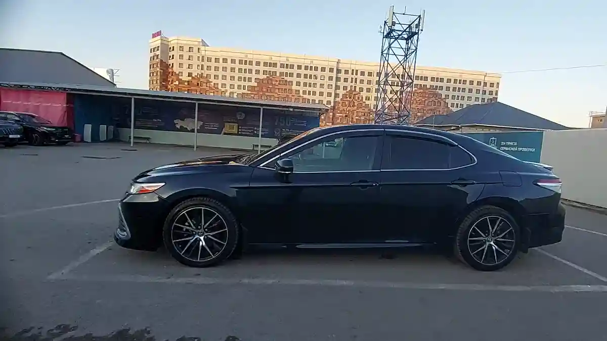 Toyota Camry 2021 года за 11 040 000 тг. в Шымкент