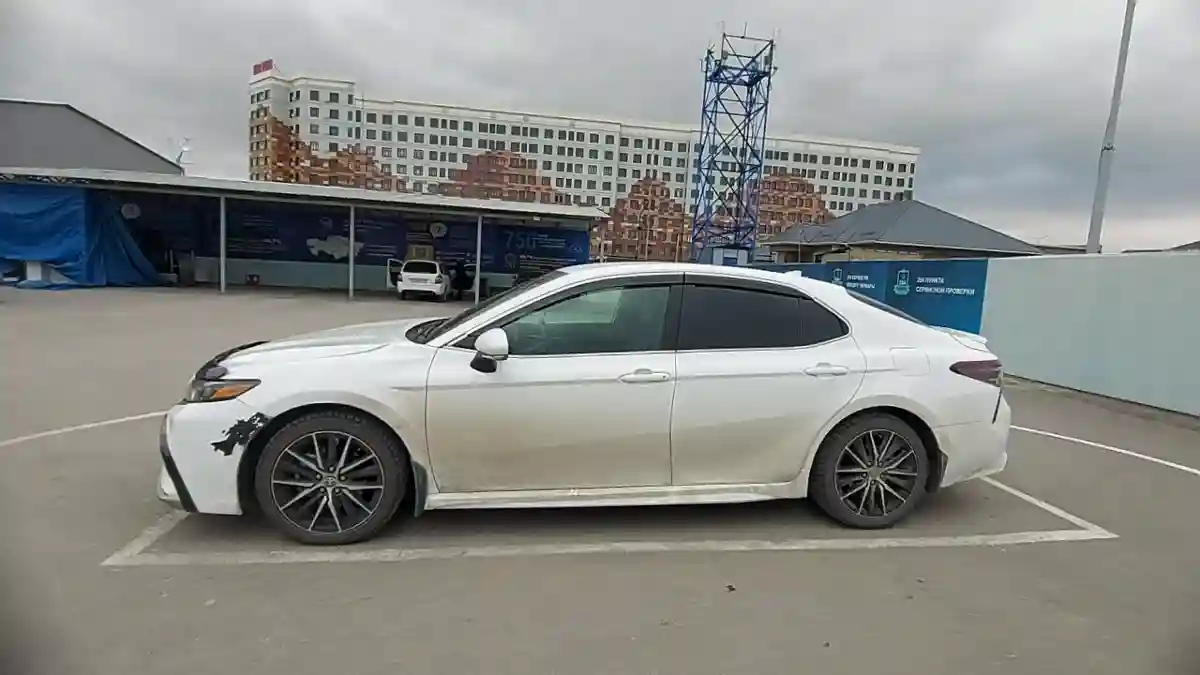 Toyota Camry 2021 года за 12 500 000 тг. в Шымкент