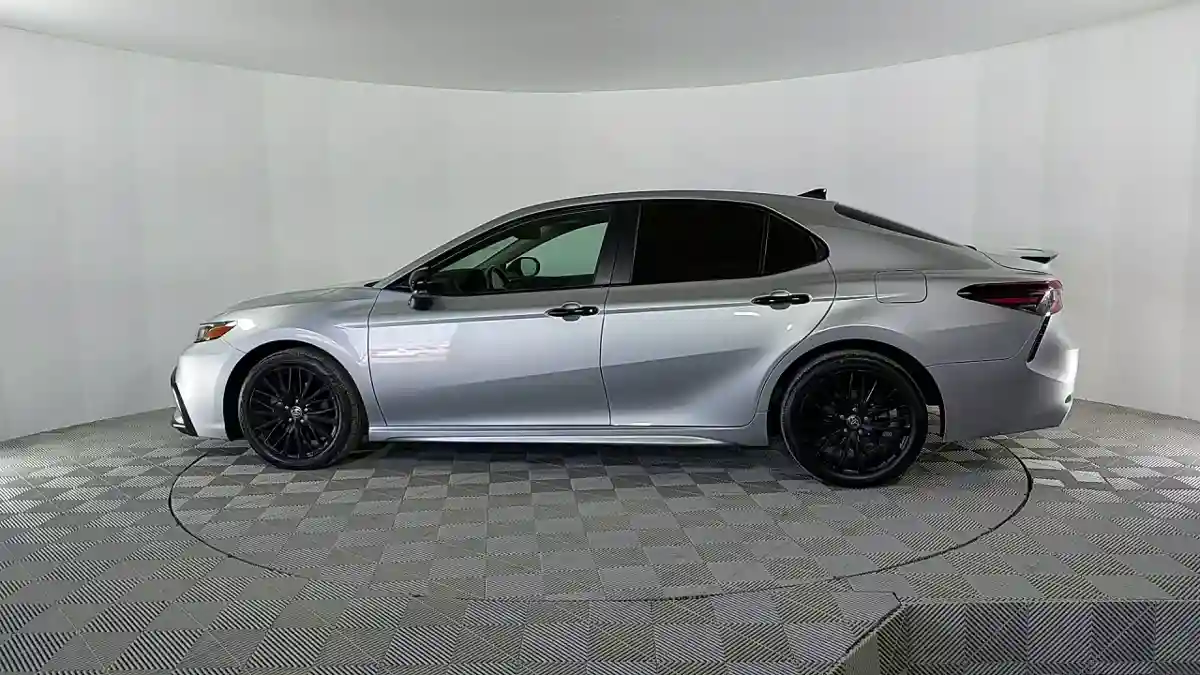 Toyota Camry 2021 года за 16 527 000 тг. в Актау