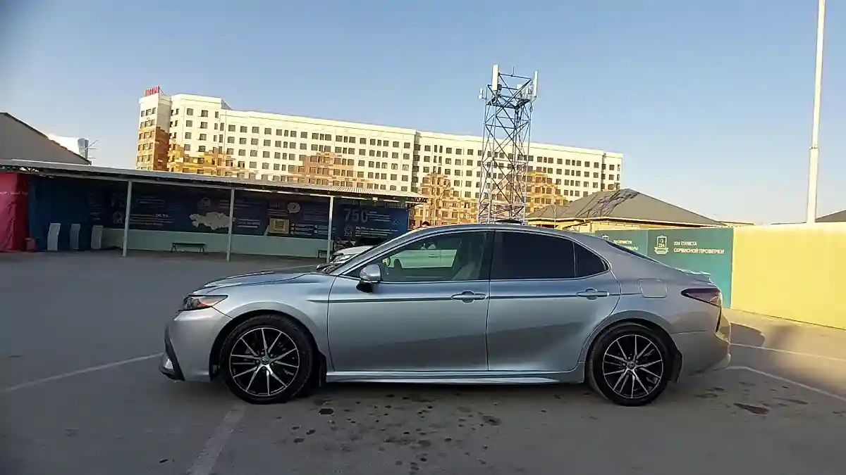 Toyota Camry 2022 года за 12 500 000 тг. в Шымкент