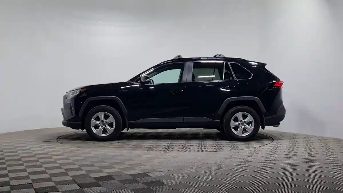 Toyota RAV4 2021 года за 17 500 000 тг. в Алматы